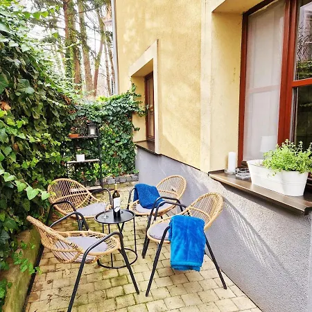 Charming Vintage With A Private Patio Apartament Bratysława