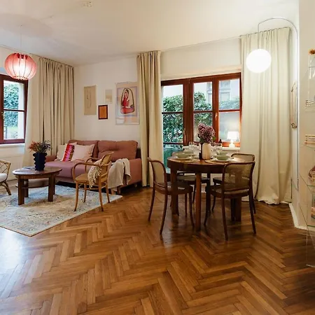 Charming Vintage With A Private Patio * Bratysława