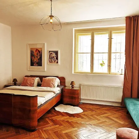 Charming Vintage With A Private Patio Apartament
